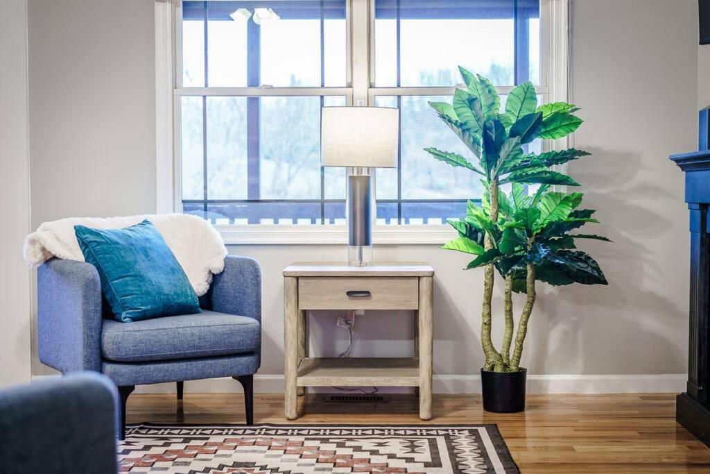Mountain Views, Hot Tub, Firepit, Dog Friendly, Ev Connector Holiday home *