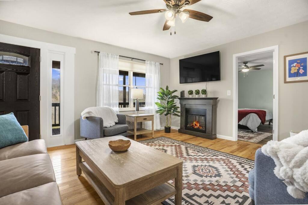 Holiday home Mountain Views, Hot Tub, Firepit, Dog Friendly, Ev Connector *