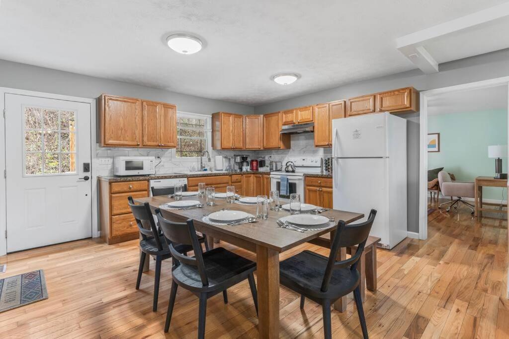 Holiday home Mountain Views, Hot Tub, Firepit, Dog Friendly, Ev Connector *
