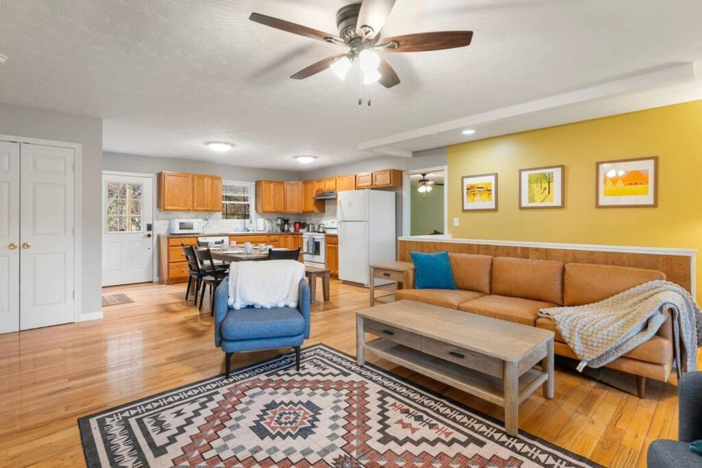 Mountain Views, Hot Tub, Firepit, Dog Friendly, Ev Connector Holiday home *