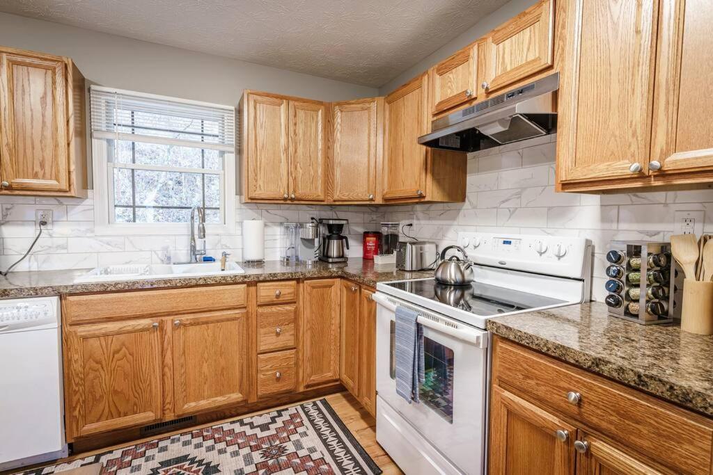Mountain Views, Hot Tub, Firepit, Dog Friendly, Ev Connector Stanley