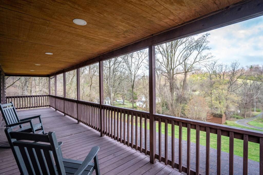 Holiday home Mountain Views, Hot Tub, Firepit, Dog Friendly, Ev Connector *